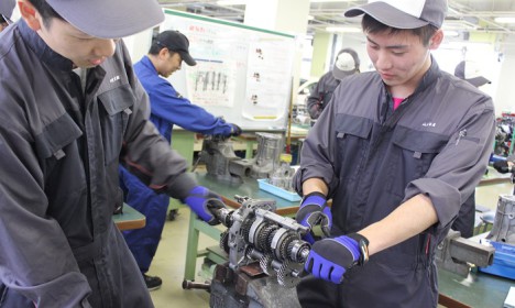 トランスミッションを覚えよう！実習授業【自動車システム工学科1年生】