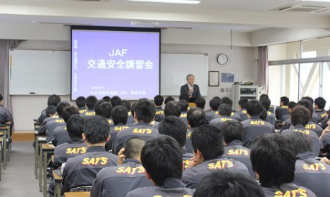 JAF様による交通安全講習会が行われました