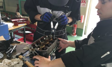 重整備：エンジン降ろし