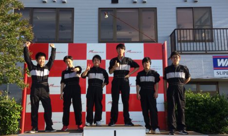 美浜サーキットでレース