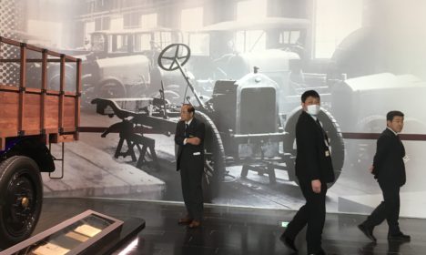 いすゞプラザ見学～職員