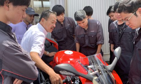 パドック様車両展示